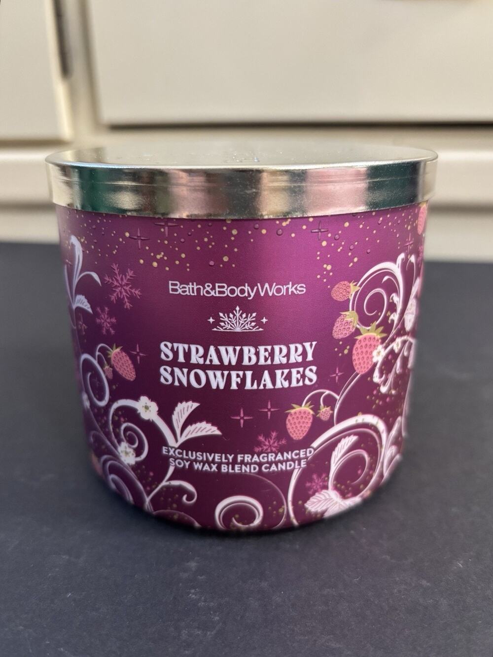 NEW Bath & Body Works STRAWBERRY SNOWFLAKES 3 Wick Candle